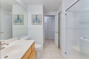 Dusche, Handtücher, Seife, Toilettenpapier