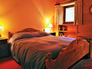 4 chambres, lit parapluie, draps fournis