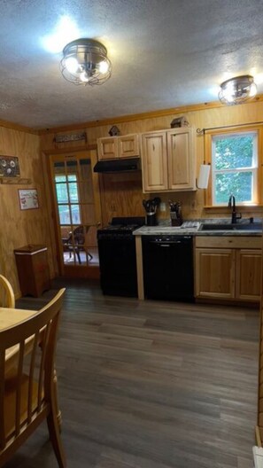 Fridge, microwave, oven, stovetop - The Cougar Cabin w/ King Bed (Bruceton Mills)