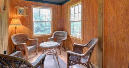 The Cougar Cabin w/ King Bed