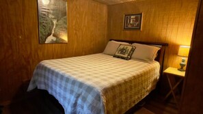 2 bedrooms, iron/ironing board, WiFi