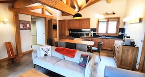 TV, ping pong, books - Apartment, chalet style, close to ski lifts, terrace and garage (Les Houches)