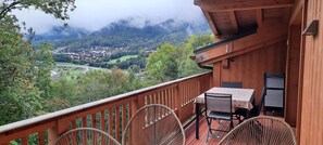 Outdoor dining - Apartment, chalet style, close to ski lifts, terrace and garage (Les Houches)