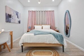 2 bedrooms, in-room safe, desk, iron/ironing board - Flamingo - Springfield Brand NEW Apt (Jacksonville)