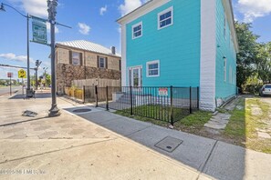Exterior - Flamingo - Springfield Brand NEW Apt (Jacksonville)