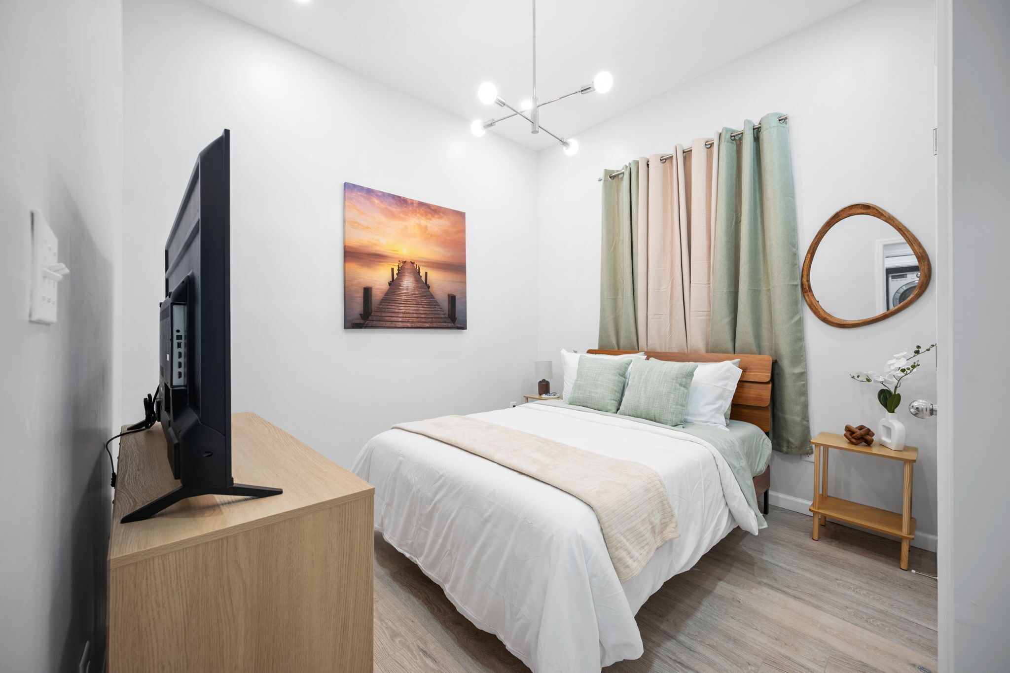 2 Schlafzimmer, Zimmersafe, Schreibtisch, Bügeleisen/Bügelbrett