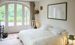 Bàn ủi/dụng cụ ủi quần áo