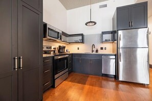 Room - 2BR Elegant French Quarter Escape The Mayfair (New Orleans)