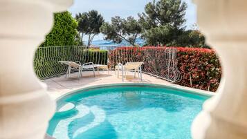 Hồ bơi trong nhà, hồ bơi ngoài trời