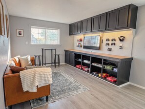 Smart TV, fireplace, video games, DVD player