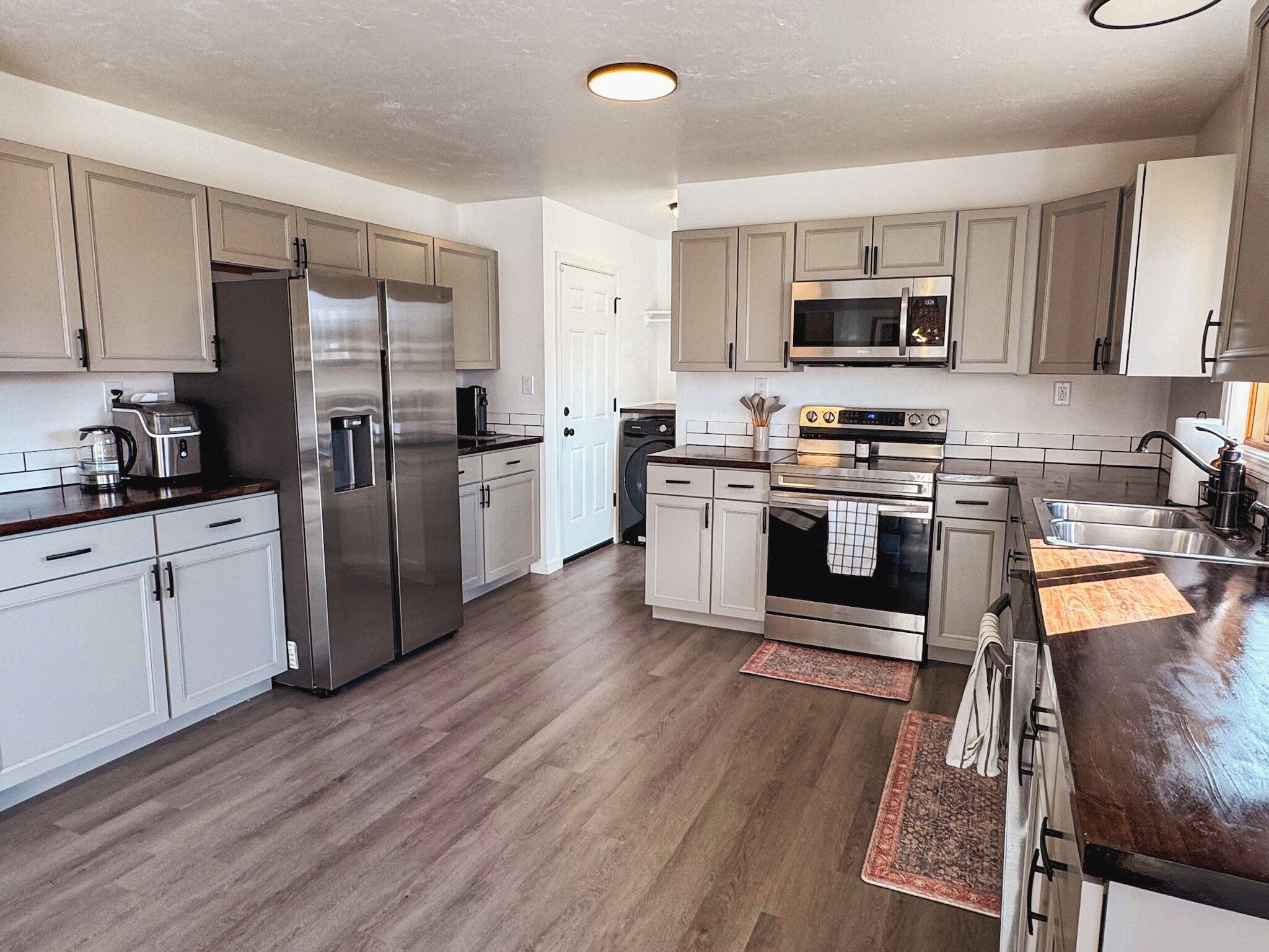 Refrigerador, microondas, horno, placa de cocina