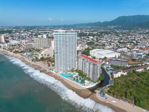 Exterior - New Beachfront 3BR/4BA – Bright with Ocean & Mountain Views, Near Downtown 803TN (Puerto Vallarta)