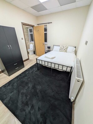 4 Schlafzimmer, Bügeleisen/Bügelbrett, WLAN, Bettwäsche