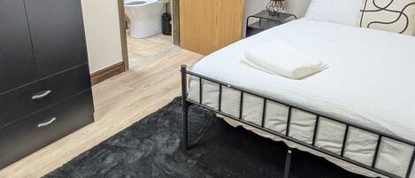 4 chambres, fer et planche à repasser, Wi-Fi, draps fournis