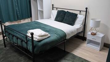 4 Schlafzimmer, Bügeleisen/Bügelbrett, WLAN, Bettwäsche