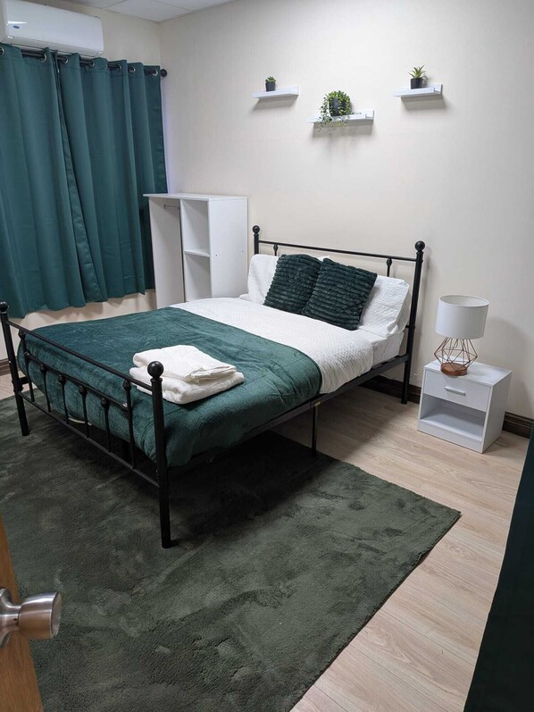 4 Schlafzimmer, Bügeleisen/Bügelbrett, WLAN, Bettwäsche