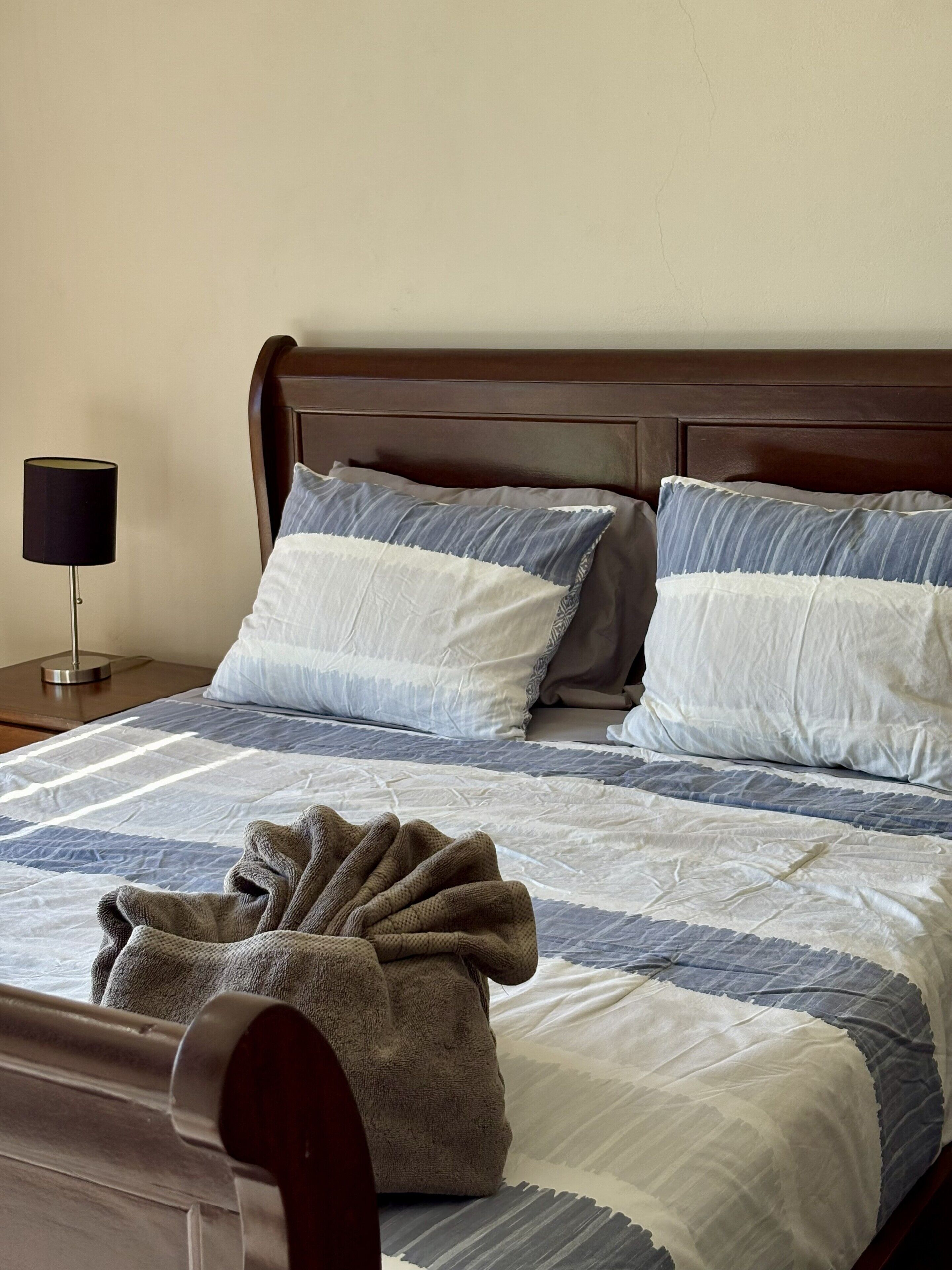 1 slaapkamer, een strijkplank/strijkijzer, wifi, beddengoed