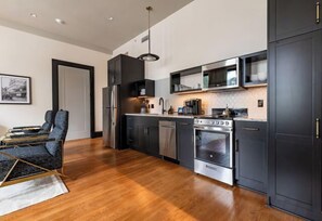 Room - 2BR Downtown Views in Prime Location The Mayfair (New Orleans)