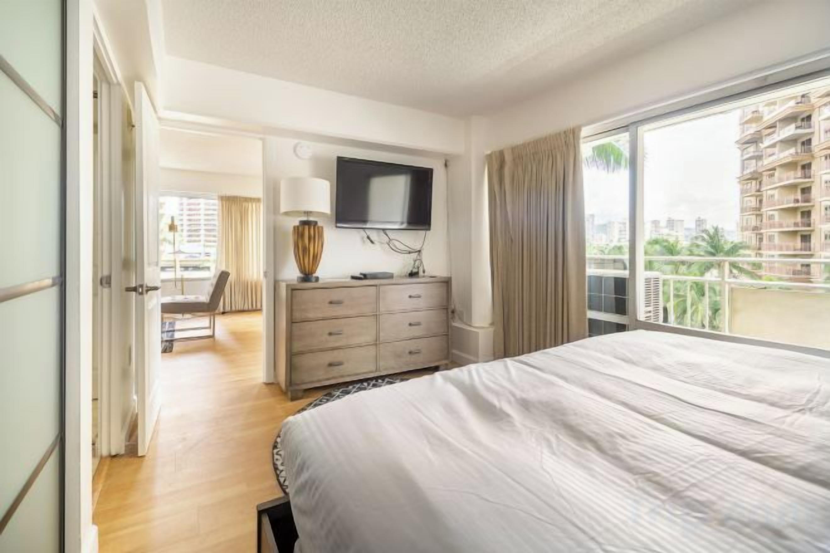 Cribs/infant beds