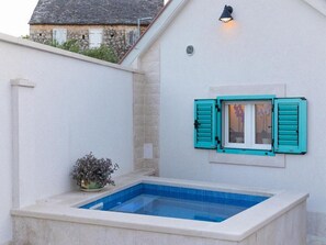 Outdoor spa tub - Villa ADRIANA-Two bedroom Villa with Swimming pool (Nerezisca)