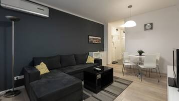 Desk, laptop workspace, iron/ironing board, free WiFi