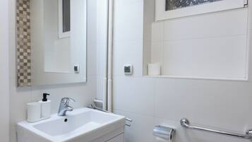 Studio Comfort | Kamar mandi | Pengering rambut, handuk, sabun, dan sampo
