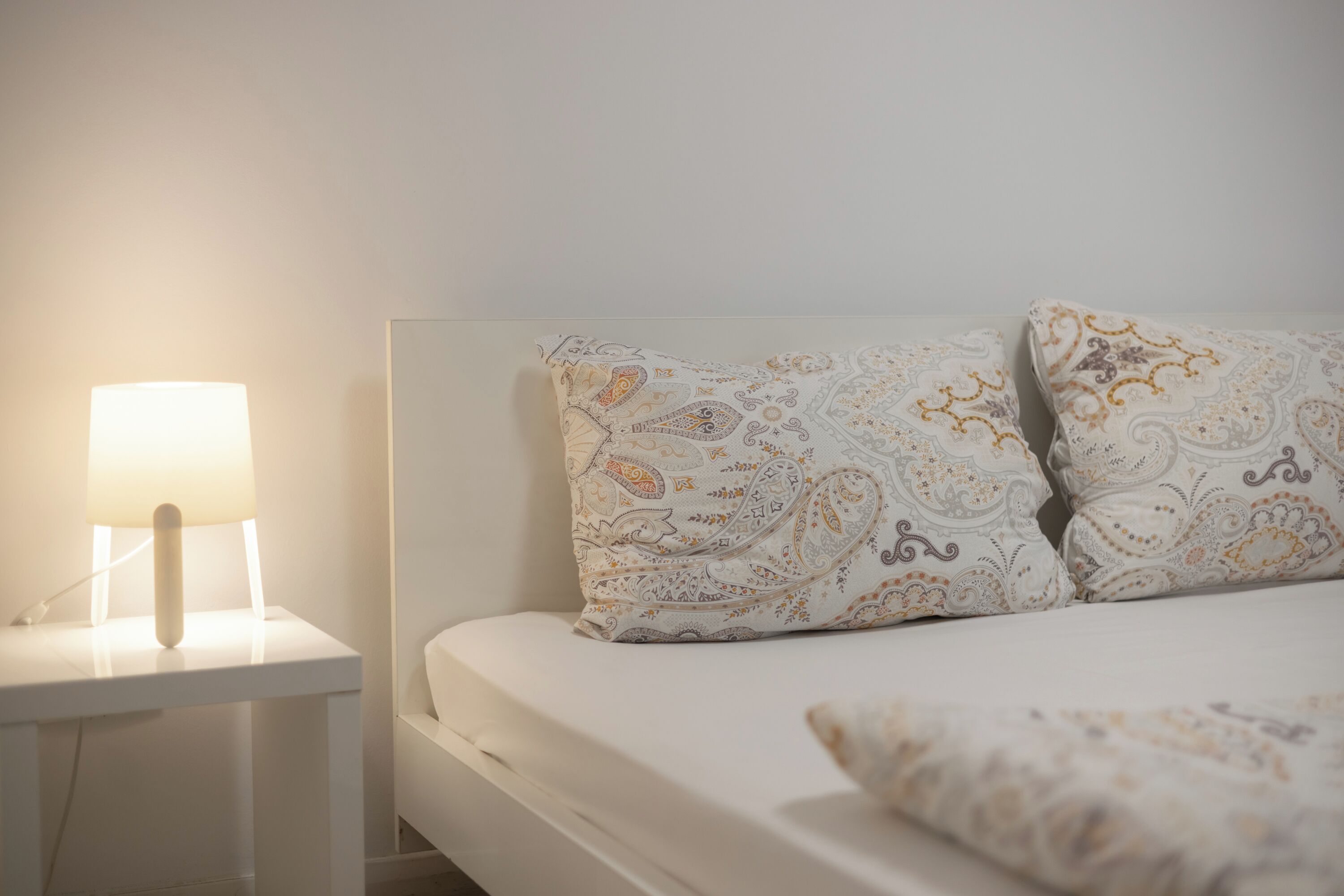 Schreibtisch, laptopgeeigneter Arbeitsplatz, Bügeleisen/Bügelbrett