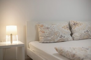 Bureau, espace de travail pour ordinateur portable