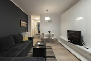 Comfort Studio | Desk, laptop workspace, iron/ironing board, free WiFi - Central Studio Apartments (Belgrade)