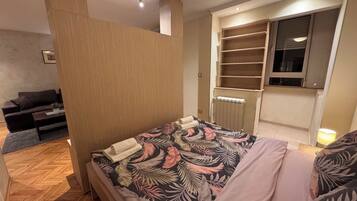 Työpöytä, kannettavalle tietokoneelle sopiva työtila