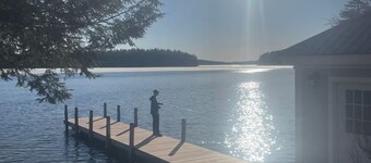 Luxury Winnipesaukee Lakefront 6-bedroom with beach & AC in charming Tuftonboro