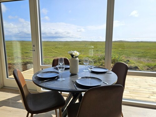 Hítarneskot – Private Hot Tub Cottage in Snæfellsnes