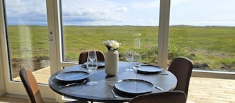 Hítarneskot – Private Hot Tub Cottage in Snæfellsnes
