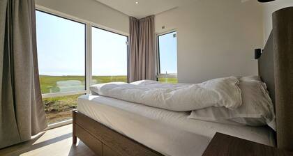 Hítarneskot – Private Hot Tub Cottage in Snæfellsnes