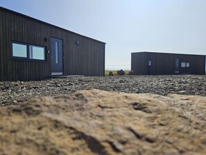 Exterior - Hítarneskot – Private Hot Tub Cottage in Snæfellsnes (Borgarnes)