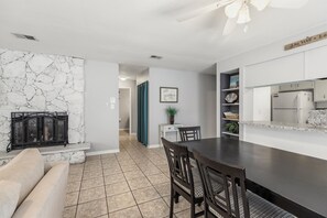 Dining - 2BR King, Private Fenced Yard w/Turf, Grill, Dog Friendly, Near Pensacola Beach (Gulf Breeze)