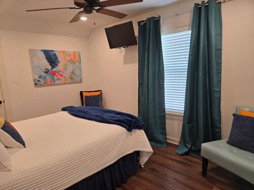 Charming 1-bedroom apartment in SOMA...2 blocks from Main St 2 blocks from ARMFA