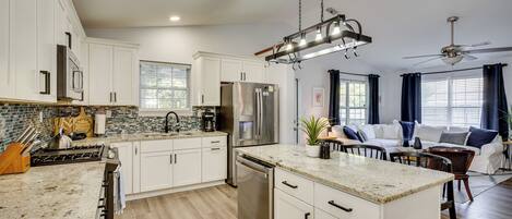 Fridge, microwave, stovetop, dishwasher