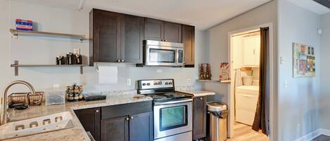 Refrigerador, microondas, parrilla de estufa y lavavajillas