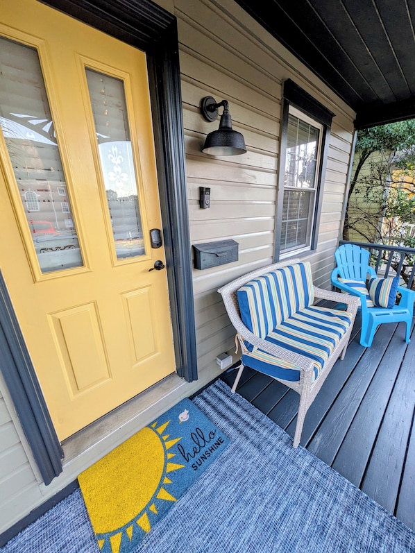 Exterior detail - Cute downtown newly refurbished cottage - the Plucky Pelican (Pensacola)