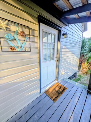 Exterior detail - Cute downtown newly refurbished cottage - the Plucky Pelican (Pensacola)
