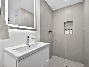 Shower, hair dryer, towels, soap - 4BR 3BA Designer Gem • Sleeps to 12 • Min to Redline T & Boston • Free Parking (Cambridge)