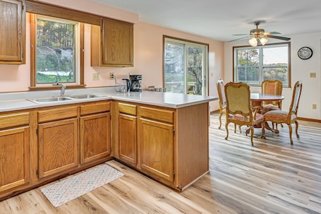 Fridge, microwave, stovetop, coffee/tea maker. ‘Dirt Road Digs’ - Quiet Home in Lakeville!