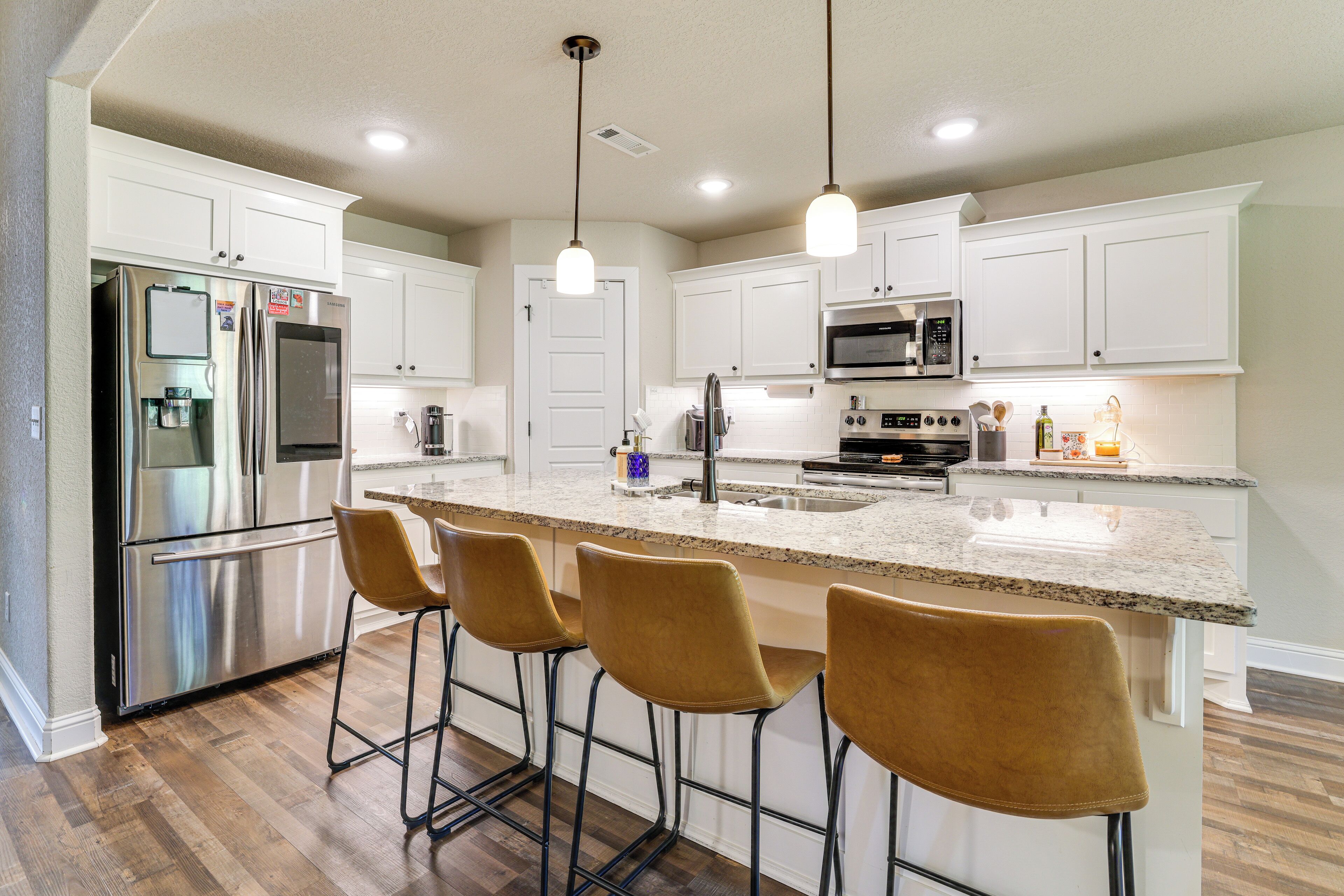 Fridge, microwave, stovetop, dishwasher