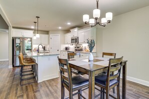 Dining - Rider’s Retreat! Modern Home By Bella Vista Trails (Bella Vista)
