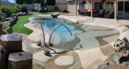 DESERT OASIS: executive lodging w/ 6 memory foam beds, BBQ, Heated Pool & Spa.