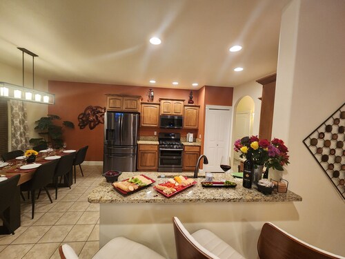 Dessert Oasis: charming 6-bed house with heated pool in Kennewick