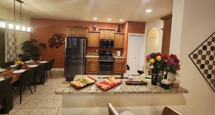 Dessert Oasis: charming 6-bed house with heated pool in Kennewick