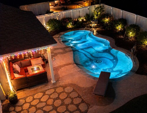 The Oasis, Luxury 4BR Retreat with Private Pool + Resort Amenities