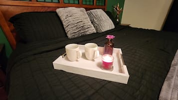 4 bedrooms, desk, iron/ironing board, free WiFi